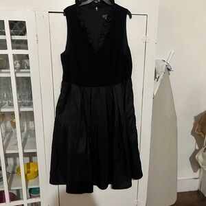 Jessica Howard Black Ruffled Midi Dress